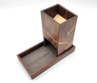 Klassisches Design Umweltfreundlicher Handgefertigter Holz-Würfelturm-Aufbewahrungsbehälter Kartonverpackt Spielzubehör für den Innenbereich