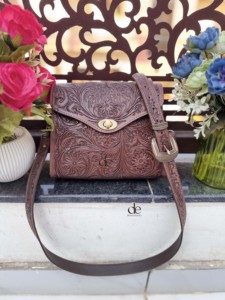 Sac à main en cuir Offre Spéciale sac à bandoulière en cuir usiné à la main Gypsy Boho nouveauté sacs faits à la main occidentaux élégants multi-usages - Product Image 1