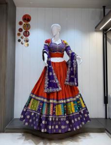 Conjunto de Chaniya Choli de Seda Romana Premium con Dupatta de Georgette Vintage y Adornos de Espejo para Mujer, Ropa Festiva - Product Image 5