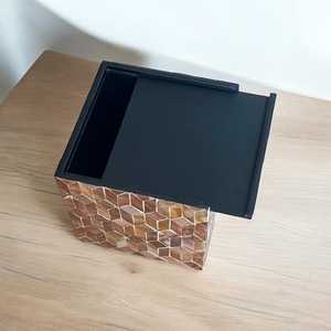 Boîte à mouchoirs artisanale en nacre incrustée : Boîte à mouchoirs mosaïque cubique marron - Product Image 4