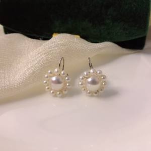 Boucles d'oreilles à clip en perles d'eau douce populaires de 7-8 mm, design simple en silicone, pratique, perles Mantou, bijoux - Product Image 1