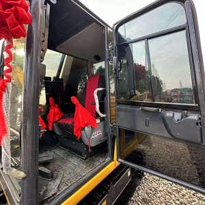 Excavatrice Komatsu PC70 d'occasion, modèle 2018, 90% neuve, godet de 0,35 m³, 1000 heures de fonctionnement - Product Image 3