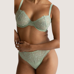 Ensemble de lingerie sexy à deux pièces avec bretelles ajustables et culotte bikini, design élégant, fabriqué au Bangladesh - Product Image 3