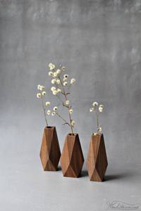 Jarrón de flores de madera de fabricante OEM para decoración de habitaciones de hotel de lujo con acabado pulido suave y cuerpo alto y elegante. - Product Image 3