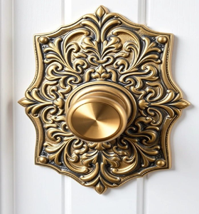 Pomo de puerta de latón ornamentado de estilo barroco. Diseño intrincado de caligrafía decorativa disponible a precios de mayorista. - Product Image 1