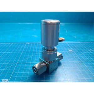Swagelok SS-BNV51-DU-C Bellows-<b>Sealed</b> Pneumatic Valve Used As Is Legacy Semiconductor Equipment Parts - Product Image 2