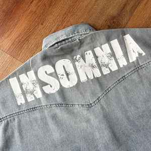 Chemises boutonnées amples 100 % coton pour hommes et femmes, fabrication OEM ODM, usine de vêtements vietnamienne au Vietnam. - Product Image 3