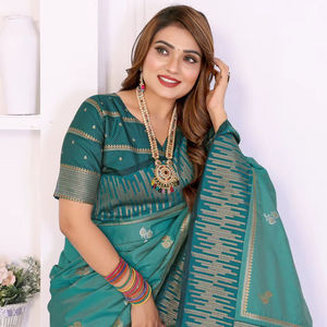 Sari traditionnel du sud en soie douce, style bicolore – Vêtement ethnique de qualité supérieure avec bordure Zari - Product Image 1
