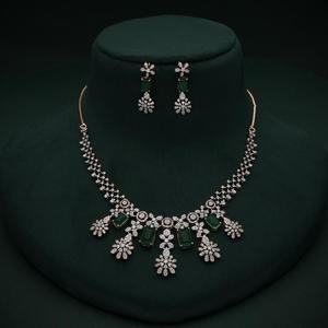 AMBER JEWELS Gargantilla de Moissanita con Corte Esmeralda en Plata 925 Bañada en Plata Rosa, Diseño Floral, Lujosa, Unisex, para Boda - Product Image 3
