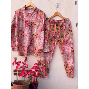 Conjunto de Pijama de Algodón con Estampado de Patchwork para Mujer, Ropa de Dormir y de Estar por Casa con Bolsa a Juego, Suave y Transpirable, Ropa de Dormir de Verano al por Mayor - Product Image 1
