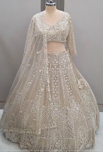 Elegante Conjunto de Lehenga Nupcial Bordado en Color Marfil con Choli y Dupatta, Material de Red de Secado Rápido, Largo hasta el Suelo, Ideal para Bodas y Fiestas - Product Image 2