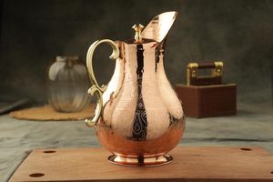 Carafe en cuivre artisanale népalaise gravée, pichet à eau traditionnel avec verre assorti, boisson ayurvédique - Product Image 5