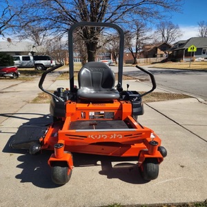 Cortadora de césped Kubota Z231 con sistema hidráulico avanzado, motor Kawasaki de 21.5 HP y plataforma de corte de 42 pulgadas para máxima eficiencia de corte - Product Image 2