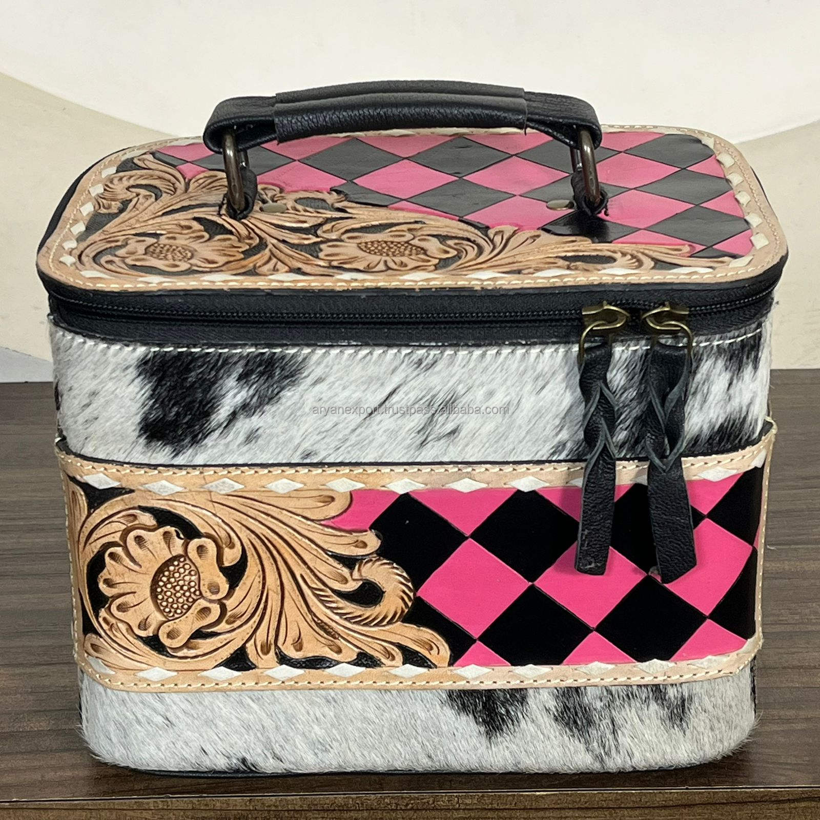 ลายตารางหมากรุกสีชมพูและดำ