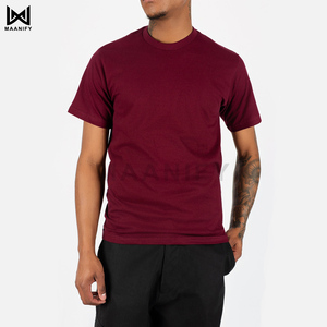 เสื้อยืดโอเวอร์ไซส์สีแดงเลือดหมูสุดหรูสำหรับผู้ชาย สไตล์สตรีทแวร์ทรงหลวม ผลิตจากผ้าฝ้ายหวี ย้อมสีสำเร็จรูป รับทำโลโก้ตามสั่ง ผู้ผลิต OEM MAANIFY - Product Image 1