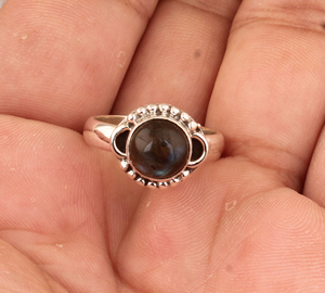 Bague en labradorite véritable à coupe ronde pour femme, style bohème tendance, faite à la main, avec pierre précieuse unique, bague en pierre de lune, vente en gros - Product Image 3