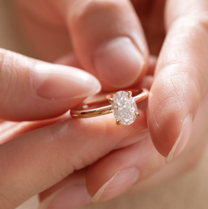 Bague de fiançailles solitaire en or rose 14 carats avec diamant de laboratoire ovale de 1,5 ct, certifiée IGI, à 4 griffes, vente en gros - Product Image 1