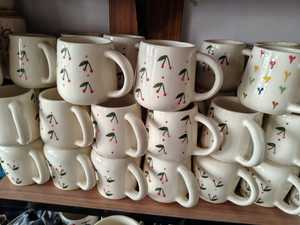 Ensemble de tasses à café en céramique à motif floral avec poignée orange pour la consommation du thé, design durable - Product Image 4