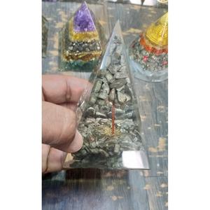 Pyramide d'Orgone en Pyrite en Gros, Artisanat en Cristal Naturel, Pierre Précieuse, Mascotte Feng Shui, 70-75mm, Sculptée, Écologique pour Orgonite - Product Image 1