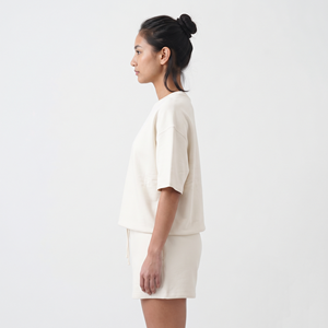 Ensemble short et t-shirt décontracté surdimensionné à manches courtes en coton et élasthanne avec logo personnalisé pour femme – Respirant et idéal pour l'été - Product Image 2