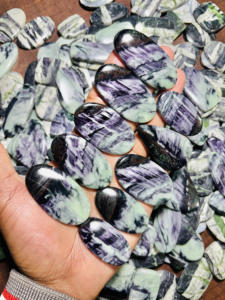 Pierre précieuse Kammererite de haute qualité, cabochon, pierre Kammererite faite à la main, polie et lisse, pour la création de bijoux - Product Image 4