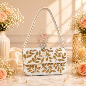 Bolso de Hombro Bohemio con Cuentas Blancas Perla, Ecológico y Ligero, con Hojas Doradas, Bolso Artesanal, Accesorio para Novia, Boda, Artovia - Product Image 1