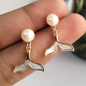 Boucles d'oreilles queue de sirène en perles d'eau douce plaquées or, bijoux anti-ternissement, fabricant et fournisseur en gros - Product Image 1