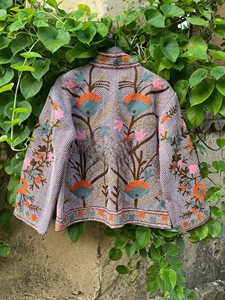 Chaqueta Bordada Floral Tradicional India Hecha a Mano para Mujer, Estilo Étnico Rajastaní, Abrigo Acolchado de Algodón para Invierno - Product Image 2
