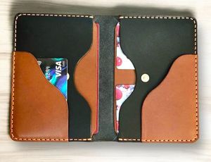 Porta Pasaportes y Cartera de Viaje Artha Personalizado de 5 Pulgadas con Cierre de Cremallera, Cuero Genuino para Hombre y Mujer - Regalo Promocional - Product Image 3