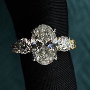 Bague à trois pierres en diamants ovales et ronds de 2,04 carats, bague de fiançailles en or jaune 10 carats, alliance de bijoux fins au design unique en filigrane - Product Image 5