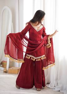 Conjunto indio-pakistaní color borgoña con bordados, borlas, hombros descubiertos, top Anarkali, pantalones de pierna ancha y dupatta para fiestas y bodas - Product Image 4