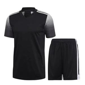 Ensemble complet d'uniformes de football comprenant un maillot, un short et des chaussettes, avec des graphismes sublimés en tissu léger et respirant - Product Image 1