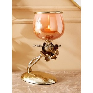 Support de bougie en laiton finition antique de qualité supérieure, motif lotus, pour décoration intérieure, durable, à prix avantageux - Product Image 2