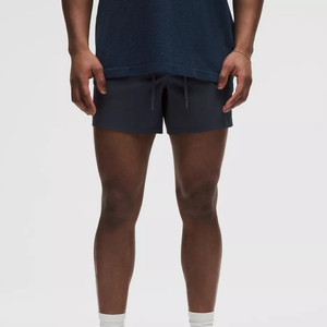 กางเกงวิ่งออกกำลังกายแบบมีซับในผ้าตาข่ายระบายอากาศ แห้งเร็ว ยืดได้ 4 ทิศทาง ดีไซน์ผ่าข้าง  สำหรับผู้ชาย - Product Image 2