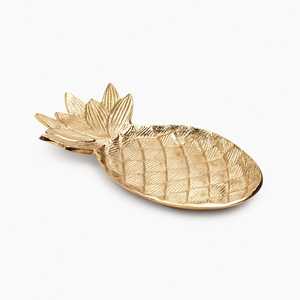 Plateau décoratif ananas plaqué or Curated Living, thème bohème, emballage individuel - Product Image 1