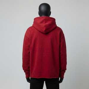 Sweat à capuche oversize rouge pour homme, imprimé graphique typographique audacieux, en molleton premium, style streetwear, tissu doux et chaud - Product Image 2