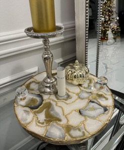 Support à gâteau artisanal personnalisable en résine écologique non toxique, compatible micro-ondes et lave-vaisselle, design décoratif unique pour mariage - Product Image 1