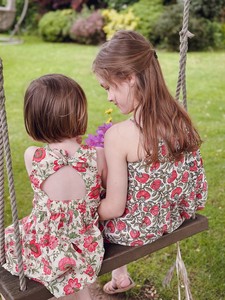 ชุดเดรสเด็กผู้หญิงผ้าฝ้ายน้ำหนักเบาพิมพ์ลายดอกป๊อปปี้สีแดง แบรนด์ Adya International ดีไซน์ระบายชายกระโปรง สวมใส่สบาย - Product Image 6