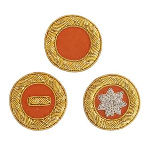 Perles personnalisées faites de 4 à 6cm de long brodées à la main fabriquées à la main, écussons cousus à la main en lingots - Product Image 1