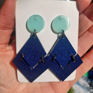 Pendientes de Resina de Textura Suave, Pendientes de Resina de Superficie Fina, Pendientes de Resina con Acabado Sólido, Artículo de Resina para Uso en Fábrica y Venta al por Mayor Personalizada - Product Image 1