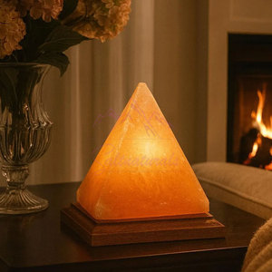 Lampe en sel de l'Himalaya en forme de pyramide, best-seller, 100 % naturelle, pour la décoration intérieure - Product Image 4