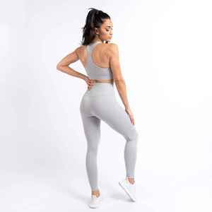 Ensemble de yoga pour femmes, dernière collection de vêtements de sport, prix de gros abordable, fabriqué au Pakistan - Product Image 2