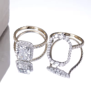 Anillo de Compromiso Clásico con Diamante de Corte Ovalado, Engaste de Garras, Joyería Fina para Mujer - Product Image 1