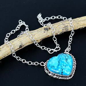 Colgante de Cadena con Forma de Corazón de Turquesa: Collar de Plata de Ley 925, Joyería de Diseño Hecha a Mano - Product Image 1