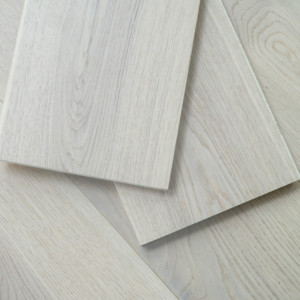 พื้นไม้โอ๊ค2ชั้นสีขาว2ชั้นที่หรูหราประกอบไปด้วยไม้เนื้อแข็งการติดตั้งคลิกอย่างรวดเร็วเสร็จสิ้นทนทานสำหรับพื้นที่ที่มีการจราจรสูงสำหรับบ้าน - Product Image 1