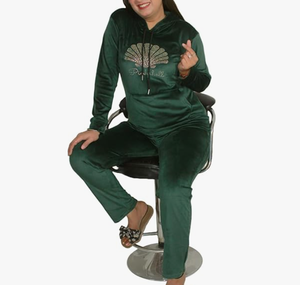 Ensemble de survêtement en velours pour femmes, 2 pièces – Tissu en velours doux de qualité supérieure, coupe confortable et tenue tendance - Product Image 4
