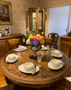 Mesa de Comedor de Estilo Romántico, Hecha a Mano con Rosas Talladas, 130 cm de Diámetro, Madera de Teca Europea Antigua, Sostenible y Duradera, Muebles para Comedor - Product Image 4