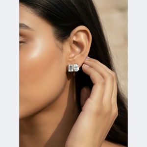 Boucles d'oreilles Toi et Moi serties de diamants ovales et émeraudes de 2,00 CTW en or - Product Image 6