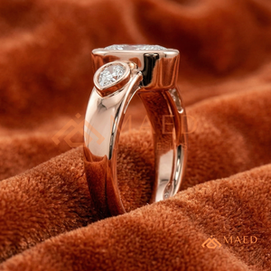 Bague élégante en or rose avec moissanite taille ovale, bague d'anniversaire unique à sertissage clos en forme de poire, bague de fiançailles moderne de haute qualité pour femme - Product Image 2