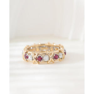 Precioso Anillo de Diamante Cultivado en Laboratorio con Rubí, Oro Amarillo, Corte Redondo, Elegante Joyería Nupcial para Mujer - Product Image 1